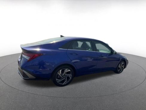 Used 2025 Hyundai Elantra SEL image 15