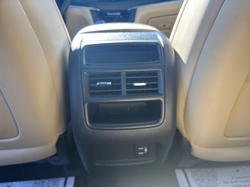 Used 2017 Cadillac XT5 Luxury image 36