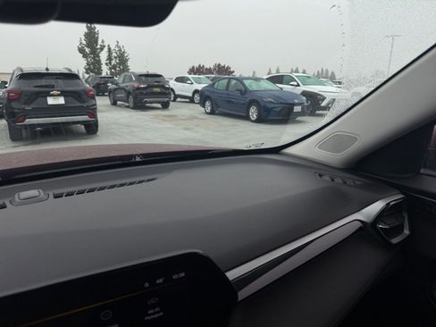 Used 2025 Chevrolet TrailBlazer LT image 35