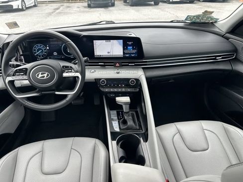 Used 2025 Hyundai Elantra Limited FWD image 13