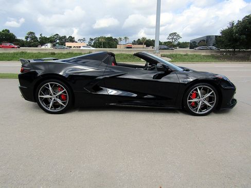 Used 2022 Chevrolet Corvette Stingray Premium Conv w/ Z51 Performance Package RWD image 4