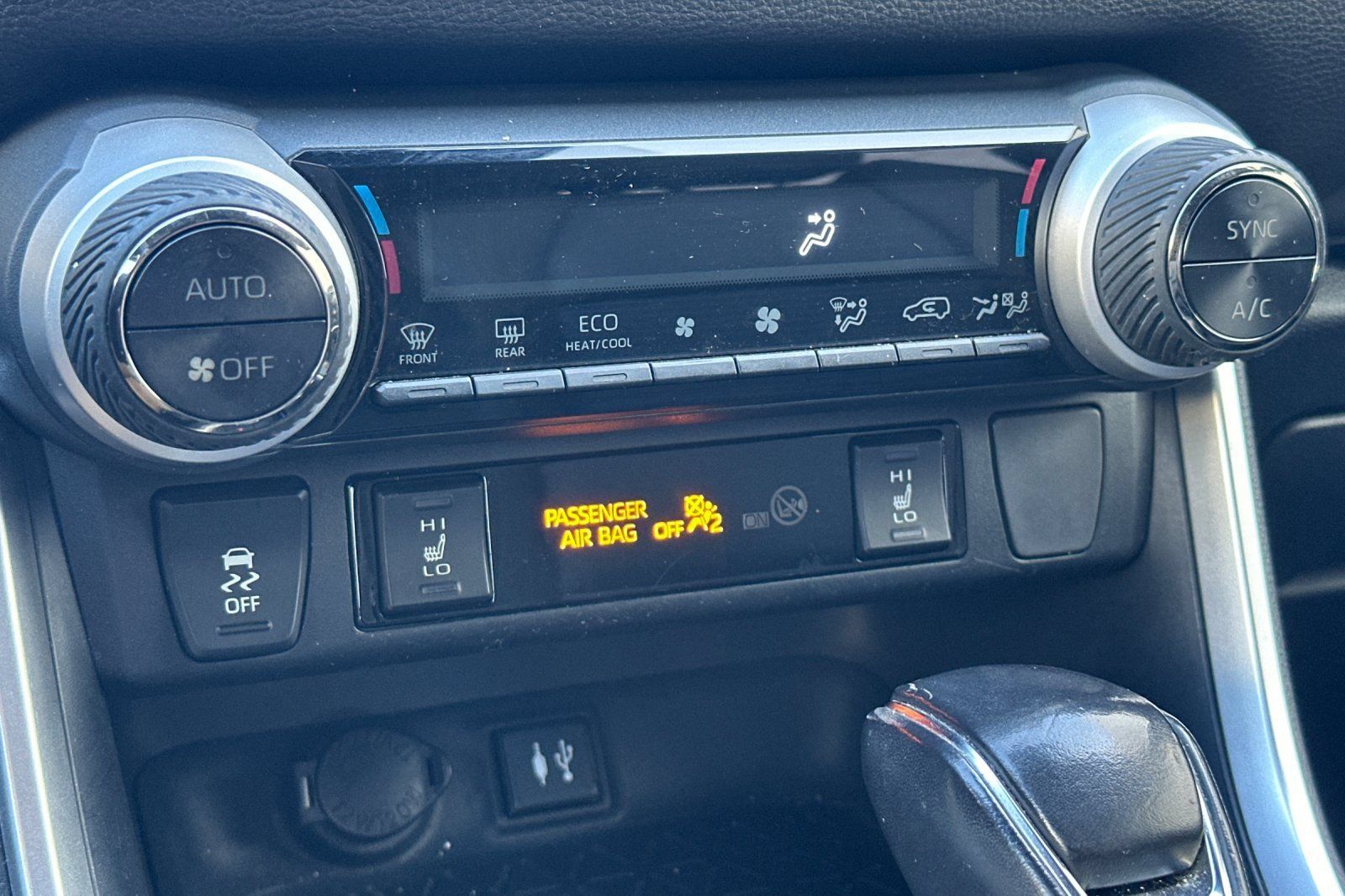 Used 2019 Toyota RAV4 XSE w/ Carpet Mat Package AWD/4WD image 31