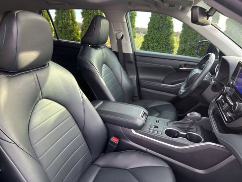Certified 2023 Toyota Highlander XLE image 38