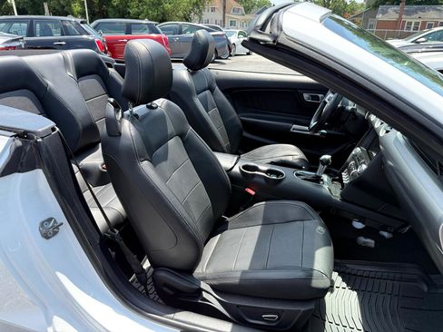 Used 2019 Ford Mustang Premium image 27