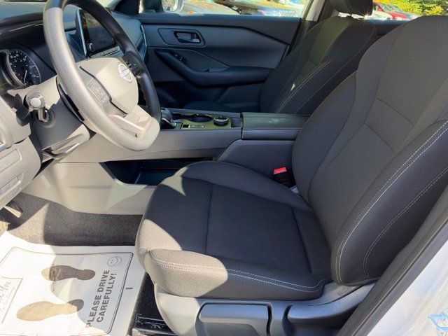 Used 2025 Nissan Rogue S AWD/4WD image 20