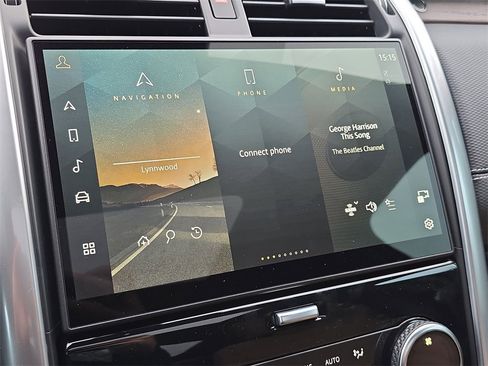 New 2025 Land Rover Discovery Dynamic SE image 22