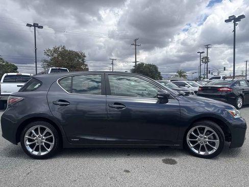 Used 2011 Lexus CT 200h Premium w/ Leather Pkg FWD image 3