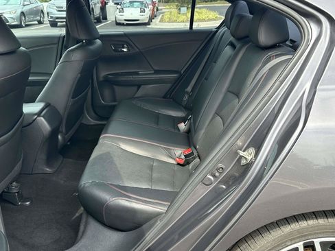 Used 2017 Honda Accord Sport Special Edition image 9