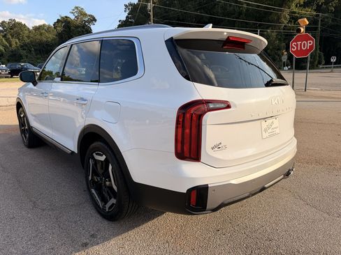 Used 2025 Kia Telluride S AWD/4WD image 4