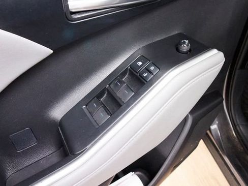 Used 2021 Toyota Highlander XLE AWD/4WD image 12