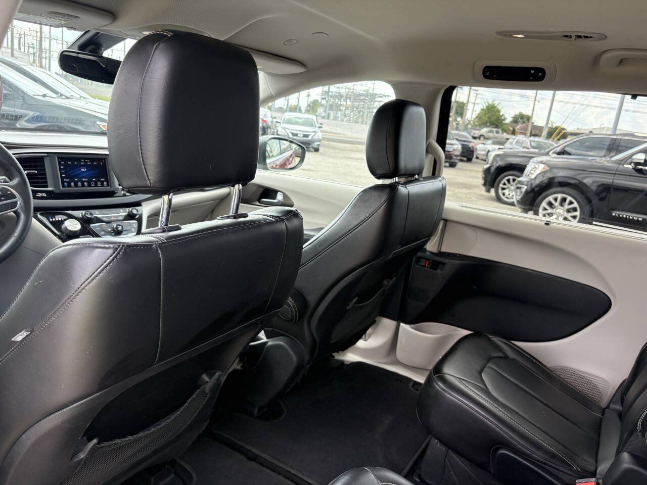 Used 2020 Chrysler Voyager Lxi FWD image 20