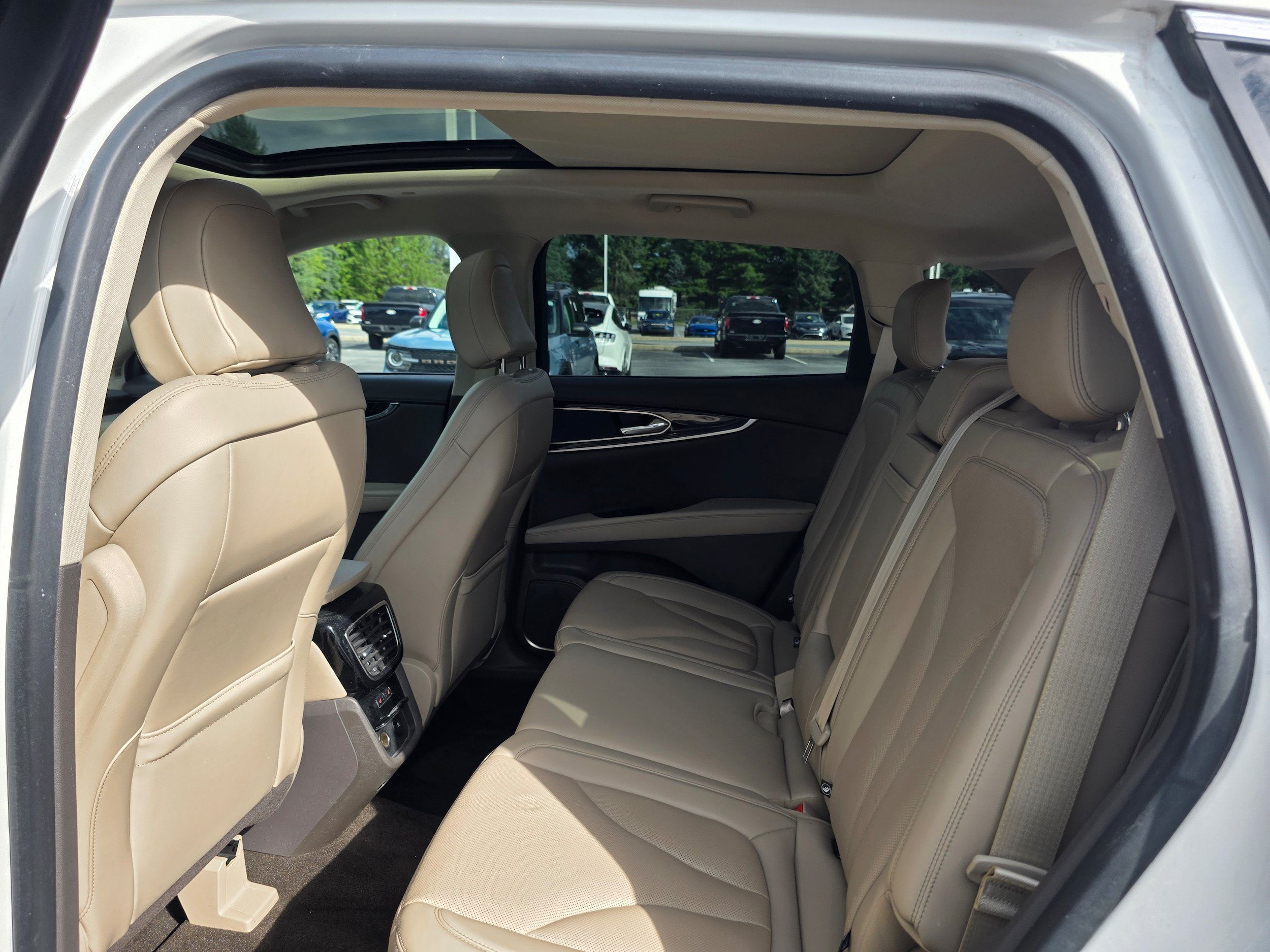Used 2022 Lincoln Nautilus Reserve AWD/4WD image 10