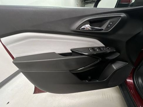 Used 2025 Chevrolet Trax LT FWD image 21