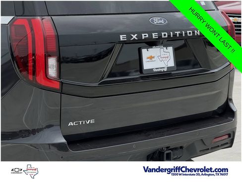 Used 2025 Ford Expedition Active AWD/4WD image 6