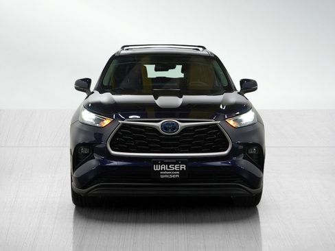 Used 2022 Toyota Highlander XLE image 9