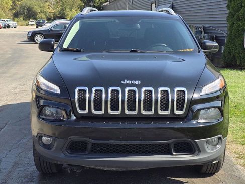 Used 2017 Jeep Cherokee Latitude w/ Cold Weather Group image 9