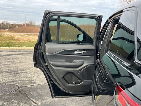 Used 2024 Jeep Grand Cherokee Altitude image 35