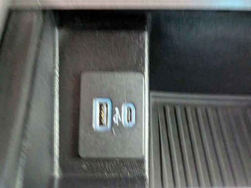 Used 2020 Ford Expedition XLT image 23