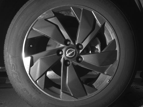 Used 2025 Nissan Rogue SV FWD image 13