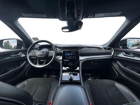 Used 2022 Jeep Grand Cherokee L Altitude image 12