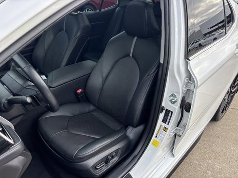 Used 2023 Toyota Camry XSE image 18