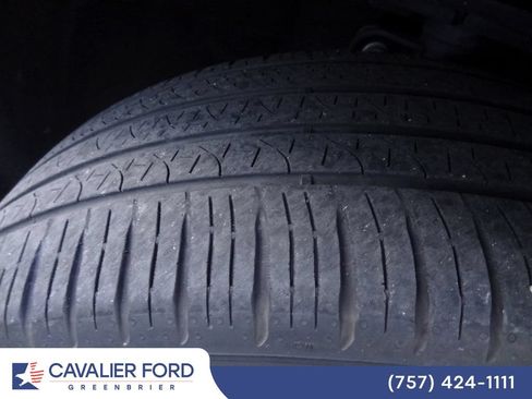 Used 2021 Ford Explorer XLT w/ Equipment Group 202A RWD image 14