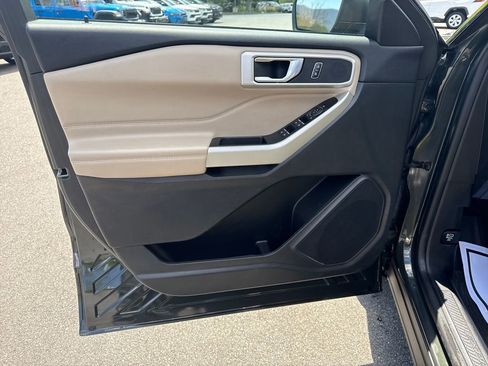 Used 2022 Ford Explorer XLT w/ Equipment Group 202A image 11