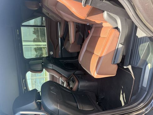 Used 2025 Lincoln Navigator Reserve AWD/4WD image 6