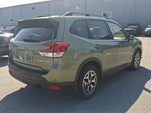 Used 2021 Subaru Forester Premium AWD/4WD image 4
