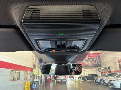 Used 2026 Volkswagen Atlas Cross Sport SE FWD image 17