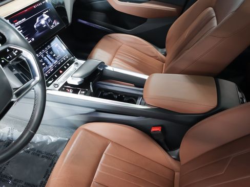 Used 2024 Audi Q8 e-tron Premium Plus image 20