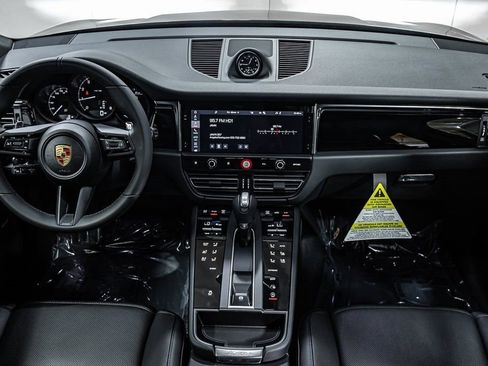 Certified 2025 Porsche Macan image 13
