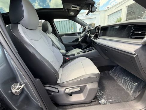 New 2026 Volkswagen Tiguan SE R-Line AWD/4WD image 26