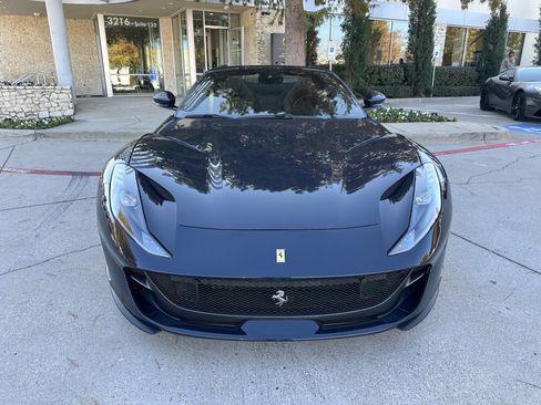 Used 2021 Ferrari 812 GTS image 2