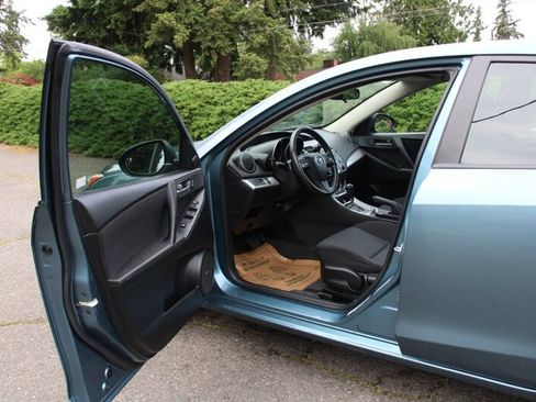 Used 2011 MAZDA MAZDA3 i Touring FWD image 5