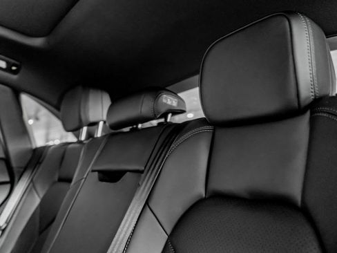 Certified 2026 Porsche Macan AWD/4WD image 30