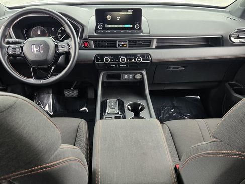 Used 2025 Honda Pilot Sport image 13