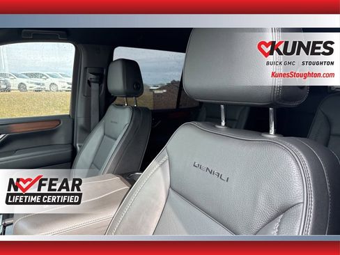 Used 2025 GMC Yukon Denali AWD/4WD image 29