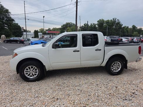 Used 2015 Nissan Frontier SV AWD/4WD image 3