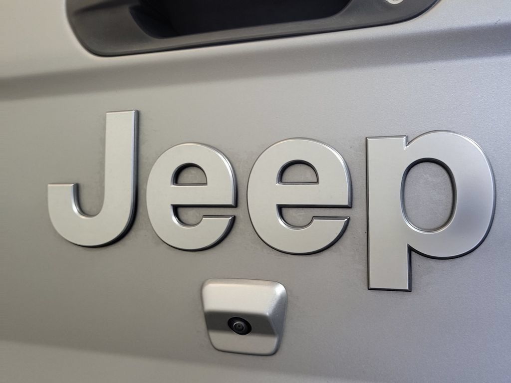 Used 2020 Jeep Gladiator Overland AWD/4WD image 7