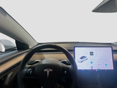 Used 2021 Tesla Model 3 Standard Range Plus image 7