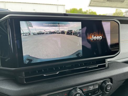 New 2025 Jeep Gladiator Sport image 15