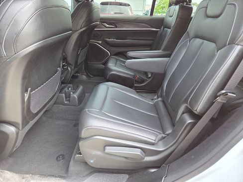 Used 2023 Jeep Grand Cherokee L Limited AWD/4WD image 23
