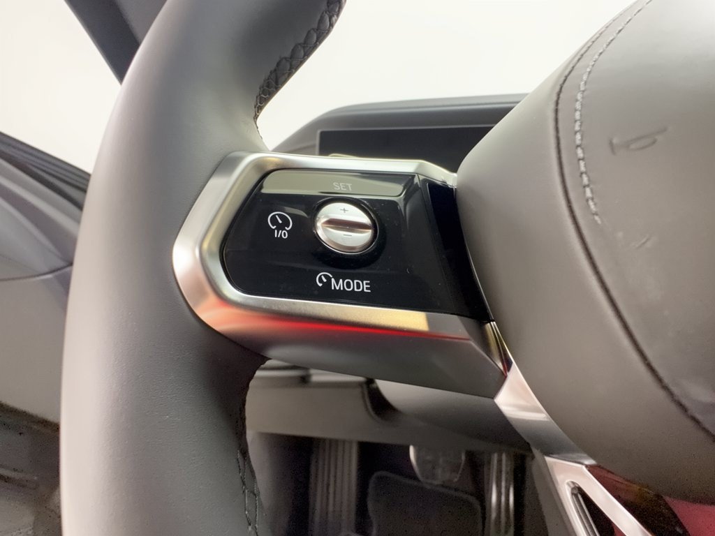 Used 2025 BMW 740i w/ Premium Package RWD image 18