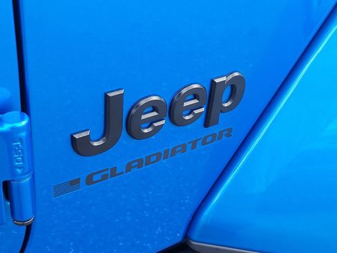 Certified 2025 Jeep Gladiator Sport AWD/4WD image 7