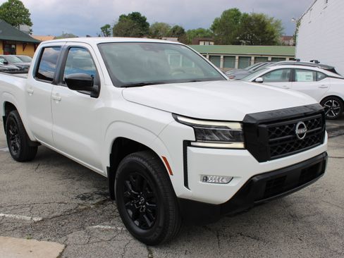 Certified 2023 Nissan Frontier SV w/ Midnight Edition Package AWD/4WD image 8