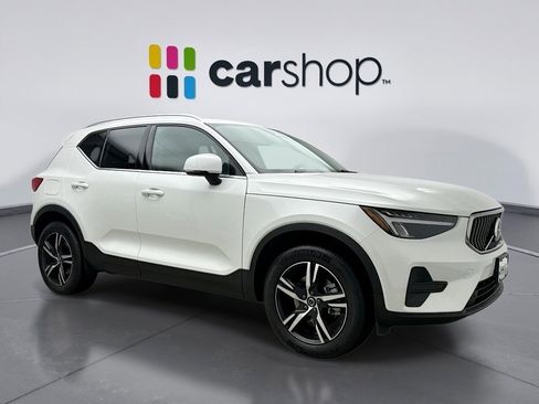 Used 2025 Volvo XC40 B5 Core image 7