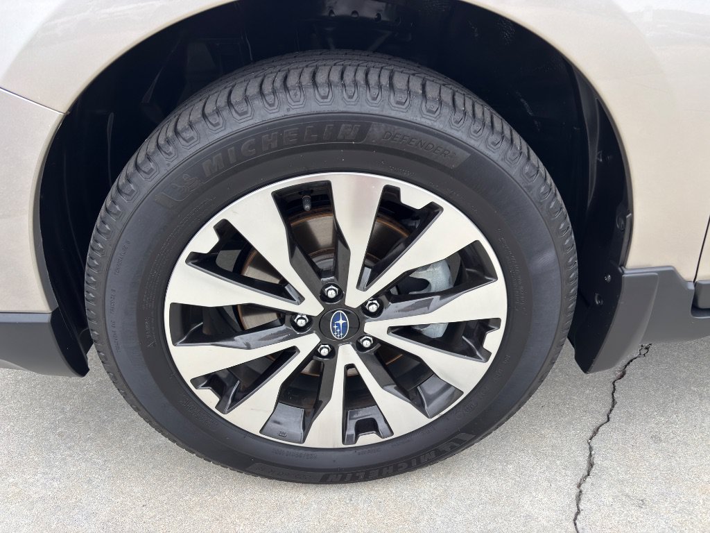 Used 2017 Subaru Outback 3.6R Limited AWD/4WD image 11