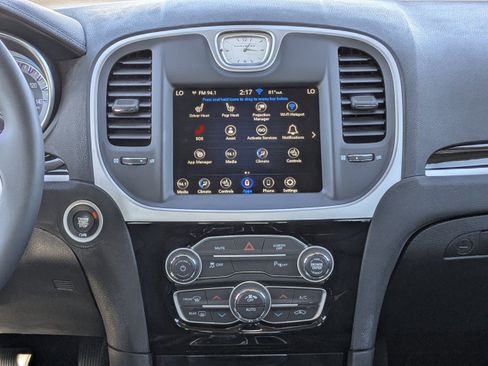 Used 2023 Chrysler 300 Touring L image 17