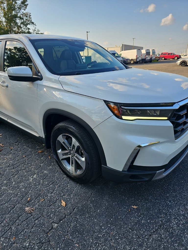 Used 2025 Honda Pilot EX-L image 15